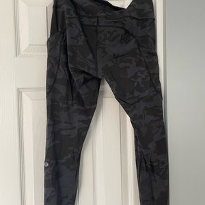 size 10 lululemon camo leggings with pockets